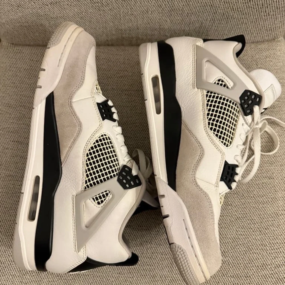 Jordan Men's Sneakers White Black Cream